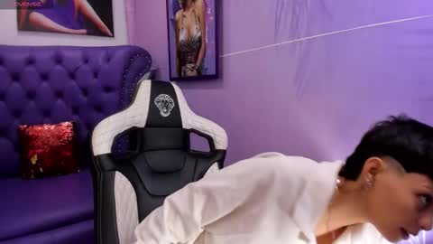 Snapshot of tefi_meow chatting on 09/19/25, 11:44 Stefani  online show from 09/19/25, 11:44