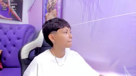 Snapshot of tefi_meow chatting on 09/23/25, 12:30 Stefani  online show from 09/23/25, 12:30