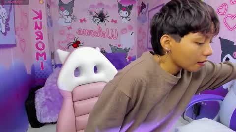Snapshot of tefi_meow chatting on 10/25/25, 12:02 Stefani  online show from 10/25/25, 12:02