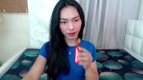 Snapshot of temptmebabyx chatting on 05/06/26, 02:40 YOGIRL MAXINE online show from 05/06/26, 02:40