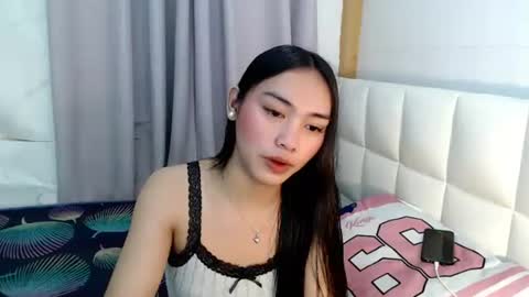 Snapshot of temptmebabyx chatting on 06/17/26, 01:45 YOGIRL MAXINE online show from 06/17/26, 01:45
