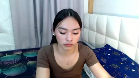 Snapshot of temptmebabyx chatting on 07/06/26, 03:03 YOGIRL MAXINE online show from 07/06/26, 03:03
