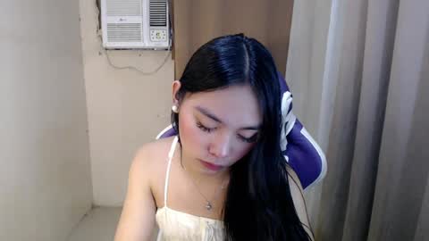 Snapshot of temptmebabyx chatting on 07/22/26, 05:10 YOGIRL MAXINE online show from 07/22/26, 05:10