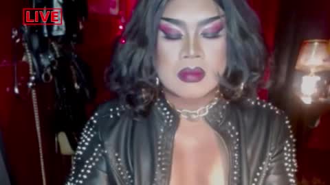 Snapshot of temptress_cocoxxx chatting on 10/31/25, 02:18 Mistress Coco online show from 10/31/25, 02:18