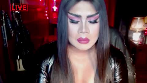 Snapshot of temptress_cocoxxx chatting on 11/11/25, 08:09 Mistress Coco online show from 11/11/25, 08:09