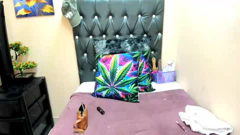 temptressqeen online show from 04/23/26, 06:14