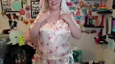 Pixie and Tentacle Overlord online show from 02/16/26, 11:12