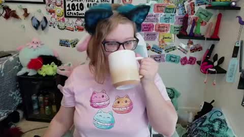 Pixie and Tentacle Overlord online show from 04/22/26, 07:15