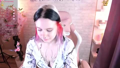  Sue  online show from 11/08/25, 03:45