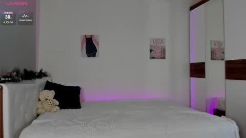 Snapshot of tender_babyy chatting on 01/12/25, 05:22 Sexy girl Li online show from 01/12/25, 05:22