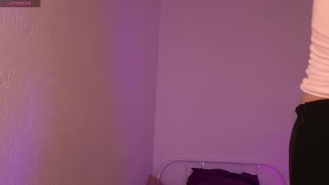 Snapshot of tender_babyy chatting on 09/30/25, 12:32 Sexy girl Li online show from 09/30/25, 12:32