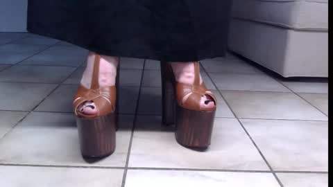 teninchheels online show from 09/15/25, 07:03