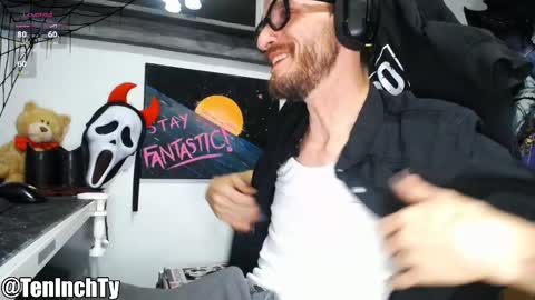 Snapshot of teninchty chatting on 10/09/25, 03:59 Ty online show from 10/09/25, 03:59