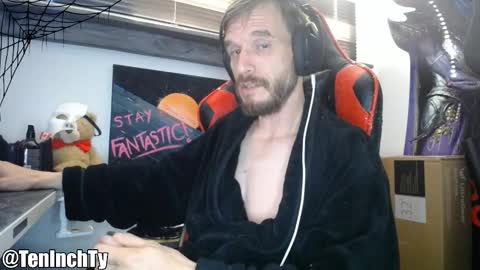 Snapshot of teninchty chatting on 10/13/25, 04:40 Ty online show from 10/13/25, 04:40