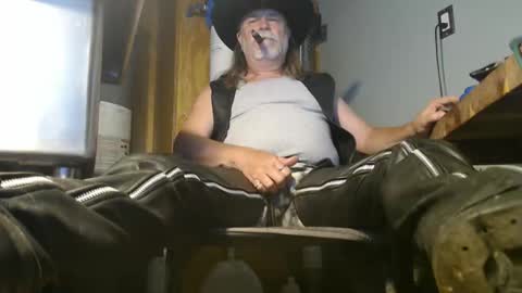 Snapshot of tennredneck chatting on 05/03/26, 01:33 Tennredneck online show from 05/03/26, 01:33