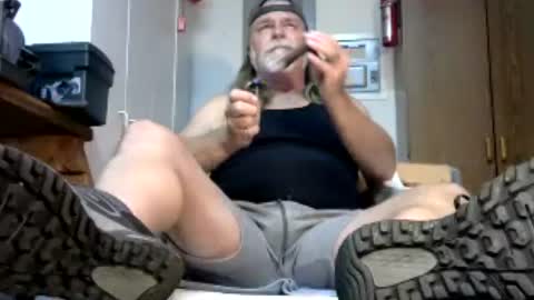 Snapshot of tennredneck chatting on 06/16/26, 01:52 Tennredneck online show from 06/16/26, 01:52