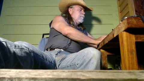 Snapshot of tennredneck chatting on 06/29/26, 01:34 Tennredneck online show from 06/29/26, 01:34