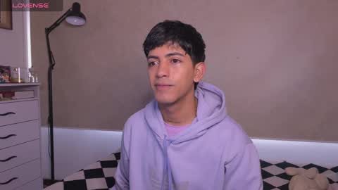 Snapshot of teobuff chatting on 11/18/25, 12:42 teo browny online show from 11/18/25, 12:42