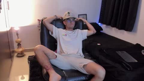 Snapshot of teomodel1 chatting on 01/06/26, 05:11 teomodel1 online show from 01/06/26, 05:11