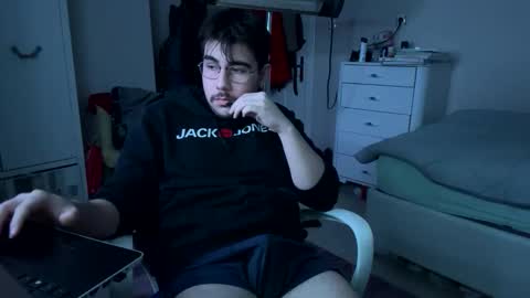 Teo online show from 03/07/26, 01:24