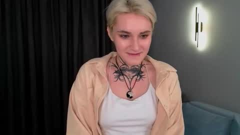 Snapshot of teresa_crawford chatting on 12/15/25, 01:04 Maria online show from 12/15/25, 01:04