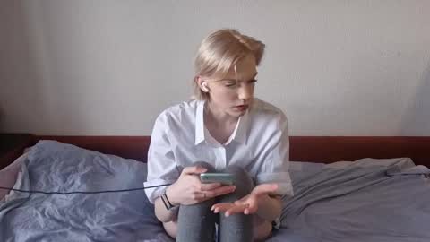 Anna online show from 02/15/26, 07:51