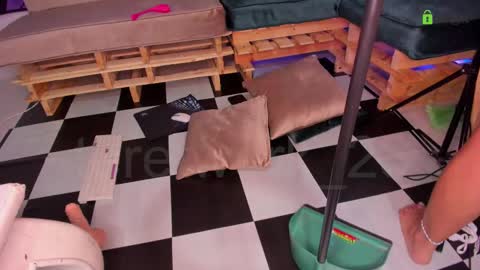 teresa  help me reach 100 like online show from 02/19/25, 04:34