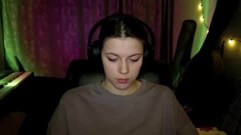 Anny Simpson online show from 03/18/26, 09:40