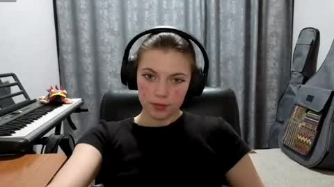 Anny Simpson online show from 04/14/26, 08:26