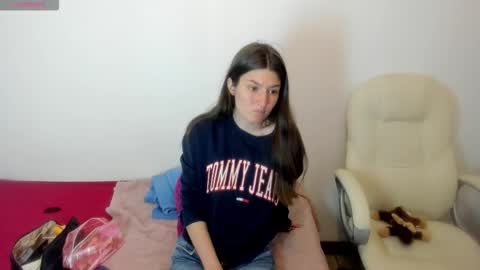 Snapshot of tesa_cute chatting on 09/29/25, 01:00 tesa online show from 09/29/25, 01:00