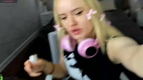 Tessa online show from 04/15/26, 09:16