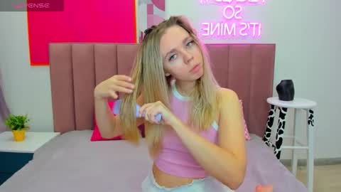 Tessa 3 online show from 11/22/25, 01:37