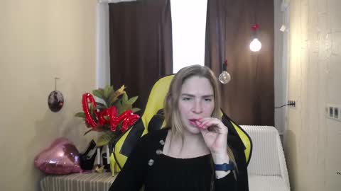 Snapshot of tessadaybreak chatting on 02/22/25, 10:40 tessadaybreak online show from 02/22/25, 10:40