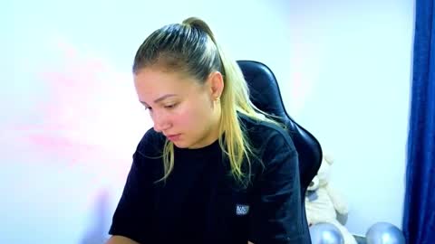 Tessy online show from 11/13/25, 01:15