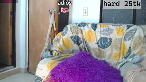 Snapshot of tessayleo_13 chatting on 12/31/24, 04:16 tessa y leo online show from 12/31/24, 04:16