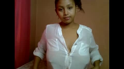 Snapshot of tessmia chatting on 01/19/26, 07:01 tessmia online show from 01/19/26, 07:01