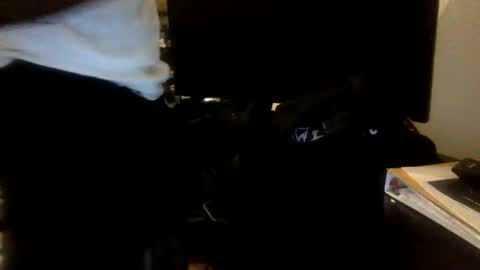 Snapshot of tevvdaren chatting on 11/17/25, 10:10 tevvdaren online show from 11/17/25, 10:10