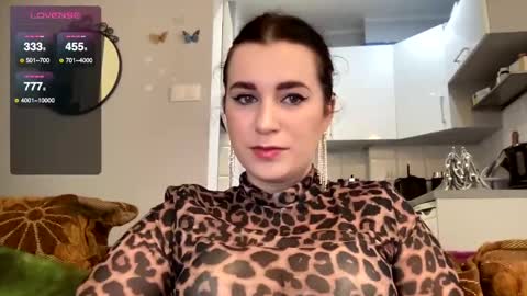 Snapshot of teylor_l chatting on 12/20/24, 01:11 Teylor online show from 12/20/24, 01:11