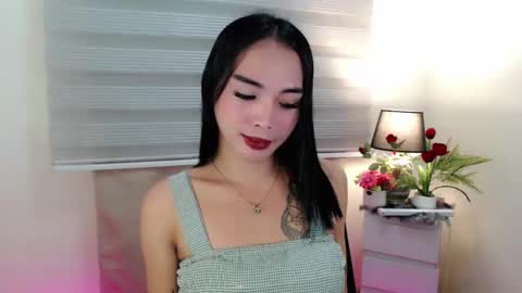 Snapshot of tgirl_jasmine1 chatting on 12/19/25, 11:28 Vanessa online show from 12/19/25, 11:28