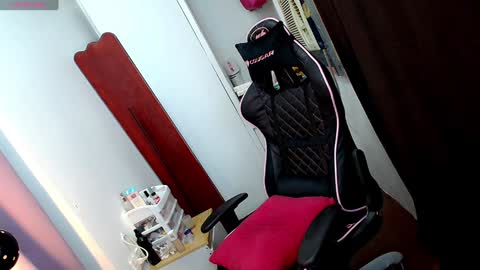 Snapshot of tgirljennie69 chatting on 01/07/25, 01:14 jennie online show from 01/07/25, 01:14