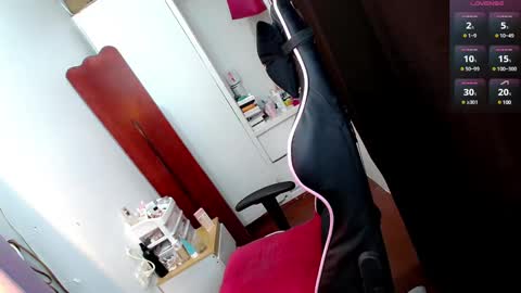 Snapshot of tgirljennie69 chatting on 01/14/25, 02:11 jennie online show from 01/14/25, 02:11