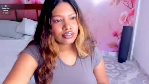 Snapshot of thais_waldrof chatting on 07/23/26, 06:11 Andreina online show from 07/23/26, 06:11