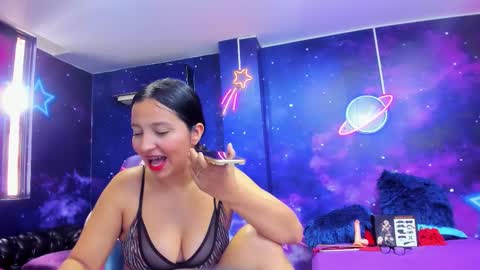 Snapshot of thaliaa_bdsm chatting on 10/14/25, 03:02 Thalia  online show from 10/14/25, 03:02