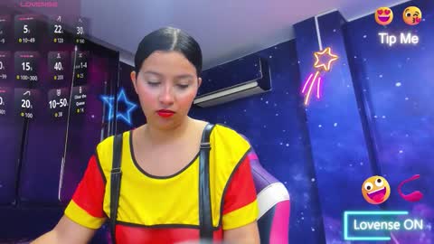 Snapshot of thaliaa_bdsm chatting on 10/18/25, 01:01 Thalia  online show from 10/18/25, 01:01