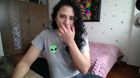 Snapshot of thaliacooper chatting on 04/29/26, 04:44 online show from 04/29/26, 04:44
