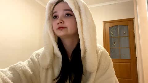 Snapshot of thaliakuchem chatting on 02/05/26, 02:22 Yumi online show from 02/05/26, 02:22