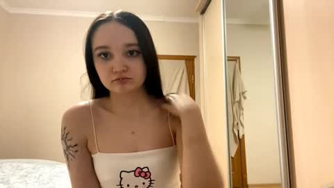 Snapshot of thaliakuchem chatting on 02/12/26, 03:07 Yumi online show from 02/12/26, 03:07