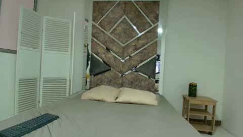 Thamara online show from 09/16/25, 01:45