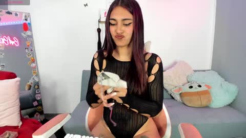 Snapshot of thamara_cooper_ chatting on 01/27/25, 06:09 thamara_cooper_ online show from 01/27/25, 06:09