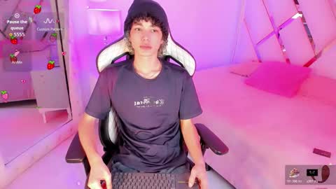 Snapshot of thanier_18 chatting on 02/20/26, 07:14 thanier_18 online show from 02/20/26, 07:14